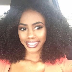 Meet your Posher, Alysabeth